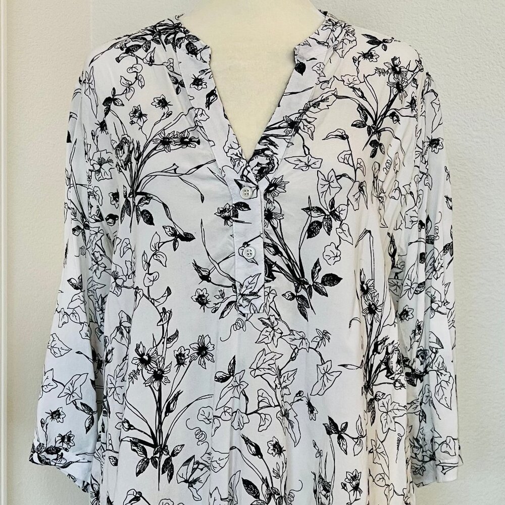 Cuesta Blanca Rayon 3/4 Sleeve Loose Black & White Floral Print Painter Shirt
